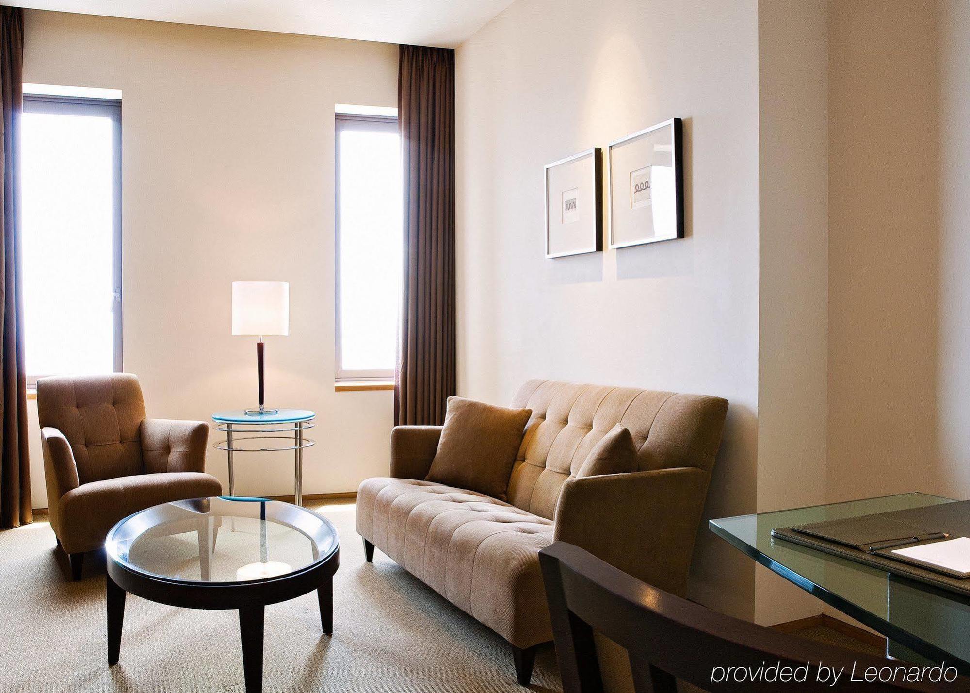 Ambassador Hotel Hsinchu Cameră foto A living room in a suite at the hotel